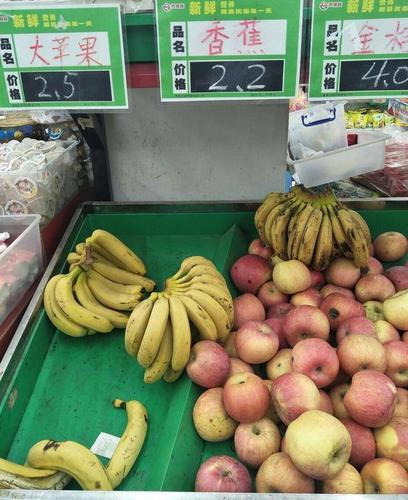 导读：超市中苹果和香蕉是两种最常见的水果，但它们到底哪一种更好呢？本文将通过一些有效的方法加以分析，为您提供参考